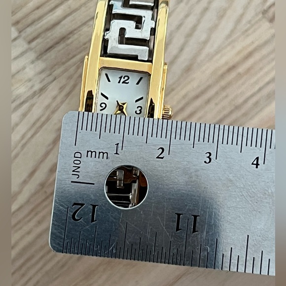 Avon Ladies Watch Vintage Rectangular Dial Two Tone Geometric Bangle Bracelet - Picture 8 of 9